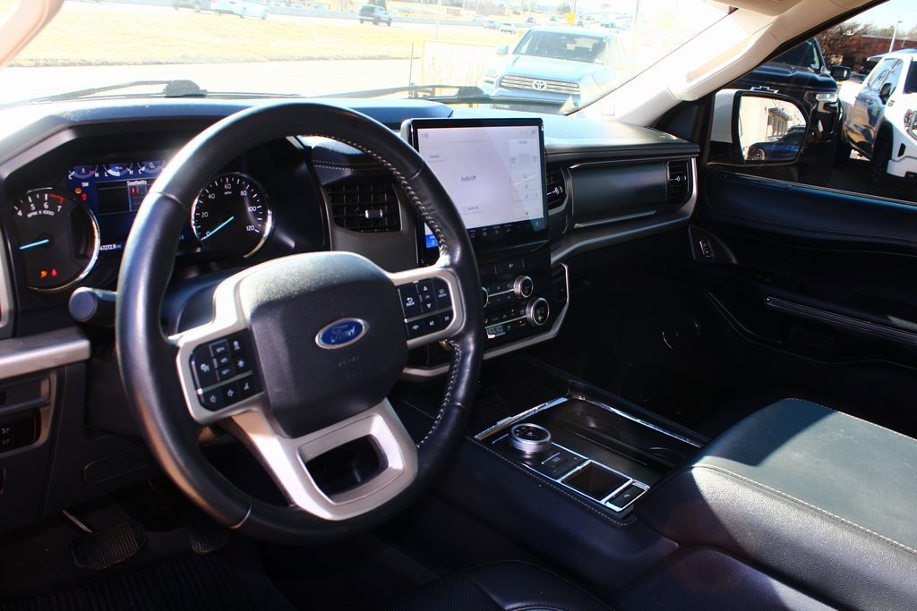 Used 2023 Ford Expedition Max XLT image 2