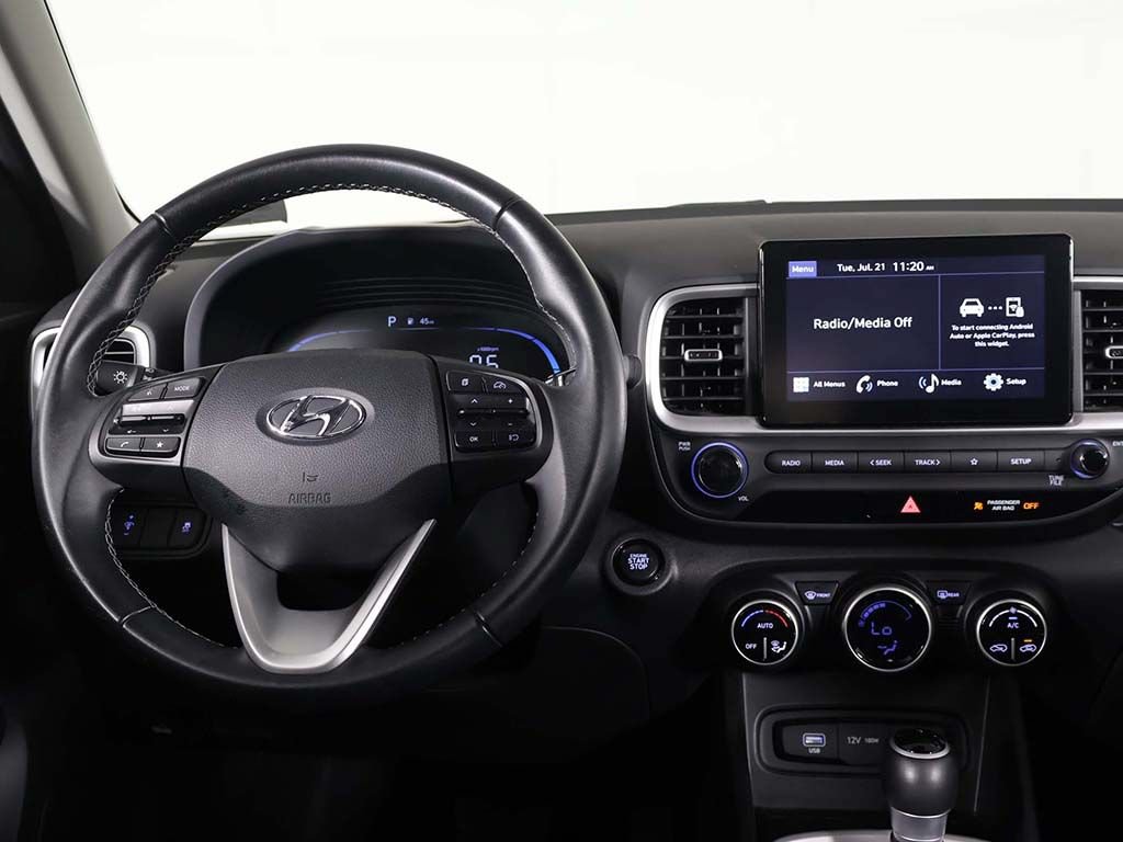 Certified 2024 Hyundai Venue SEL FWD image 30