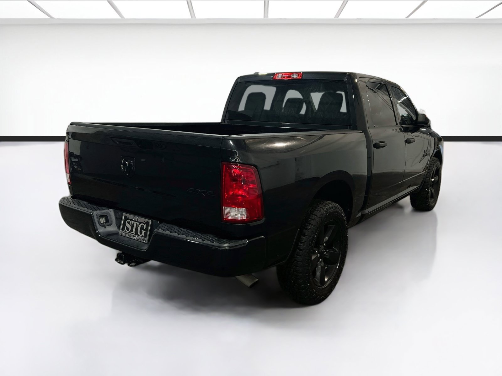 Used 2016 RAM 1500 Express w/ Black Ram 1500 Express Group AWD/4WD image 4