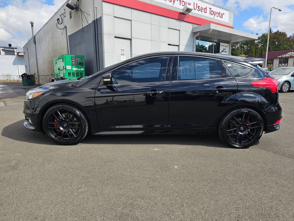Used 2016 Ford Focus ST FWD image 4