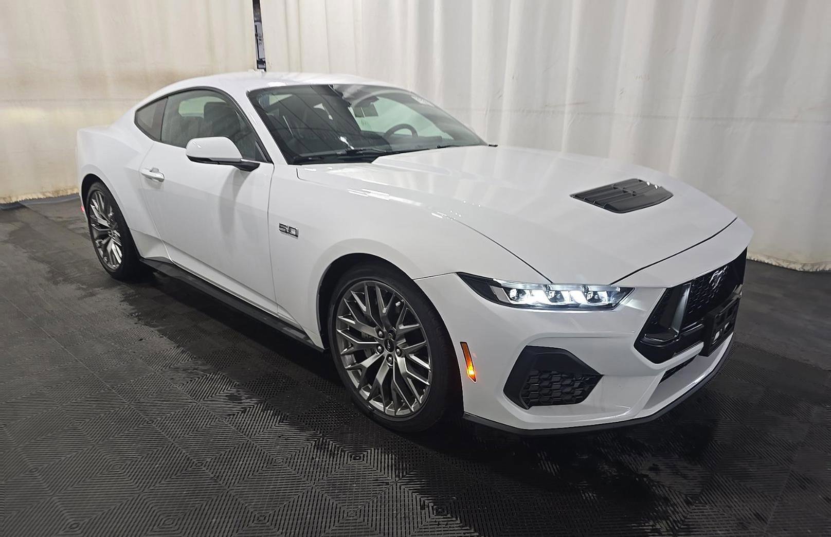 Used 2024 Ford Mustang GT Premium RWD image 3