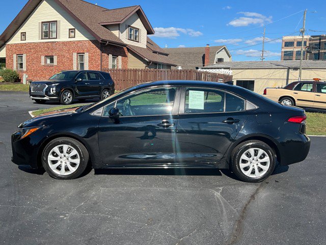 Used 2023 Toyota Corolla LE image 4
