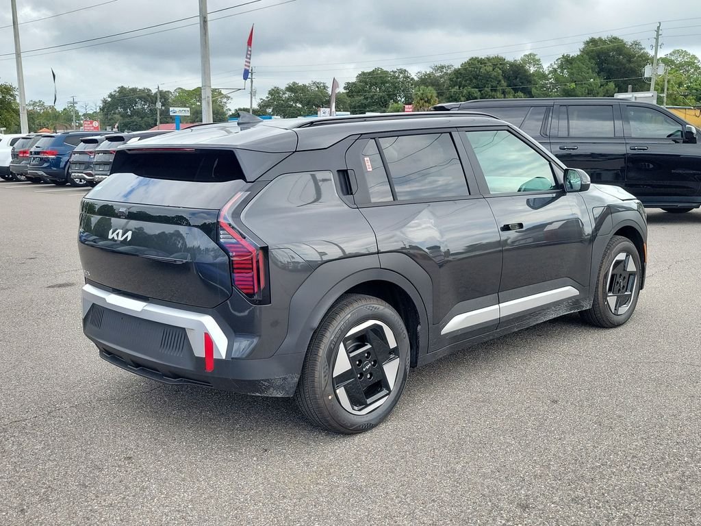 New 2027 Kia EV3 Wind FWD image 6