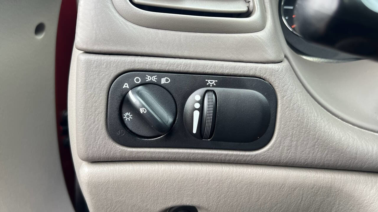 Used 2004 Chrysler Concorde LXi image 22