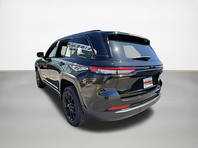 Used 2025 Jeep Grand Cherokee Altitude AWD/4WD image 4