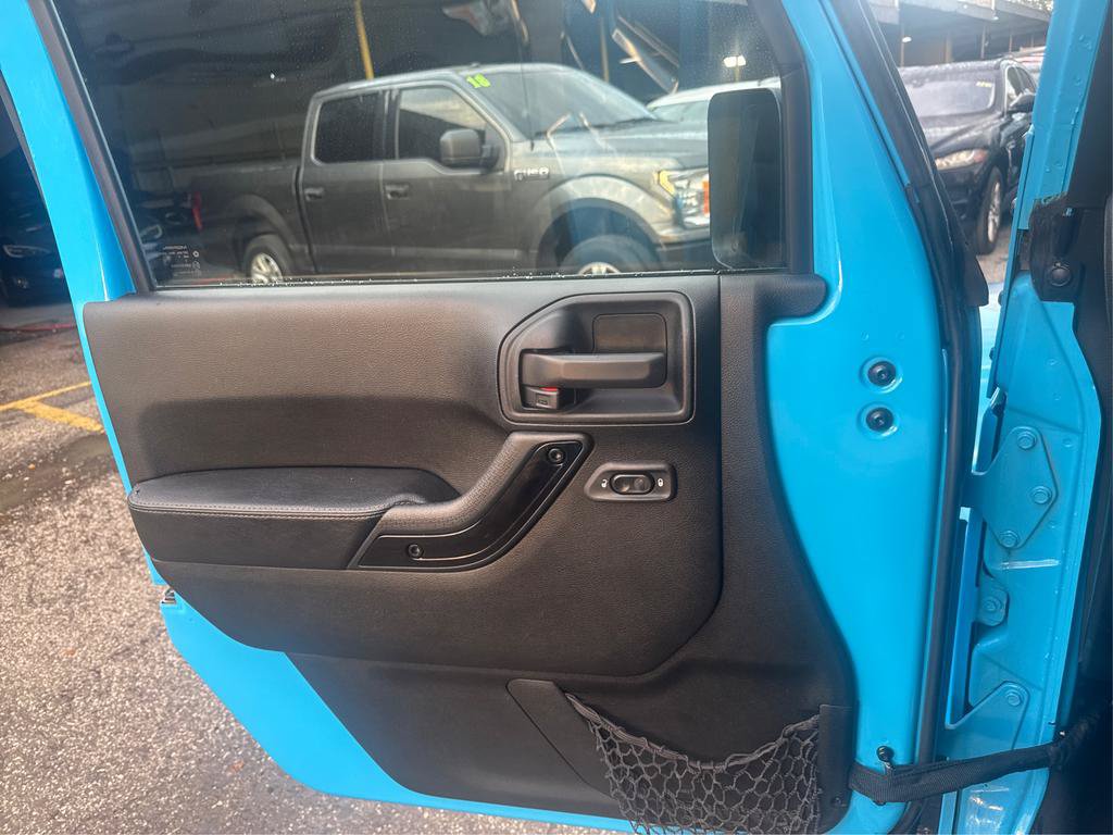 Used 2017 Jeep Wrangler Unlimited Sahara AWD/4WD image 17