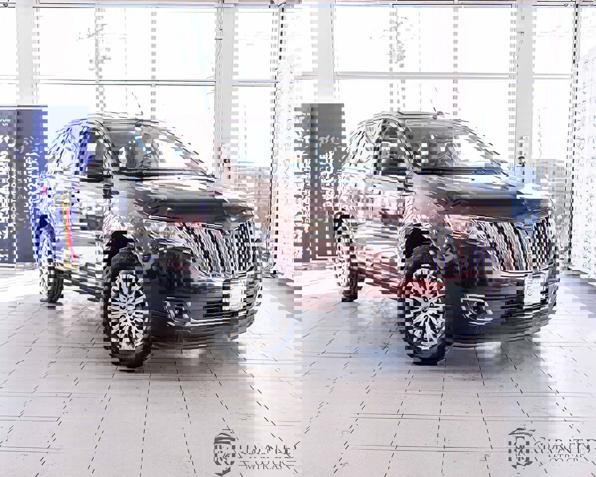 Used 2012 Lincoln MKX FWD image 3