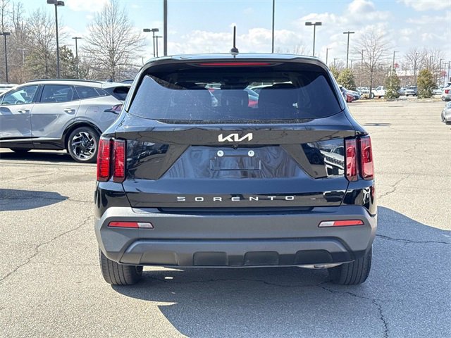 Used 2022 Kia Sorento LX image 3