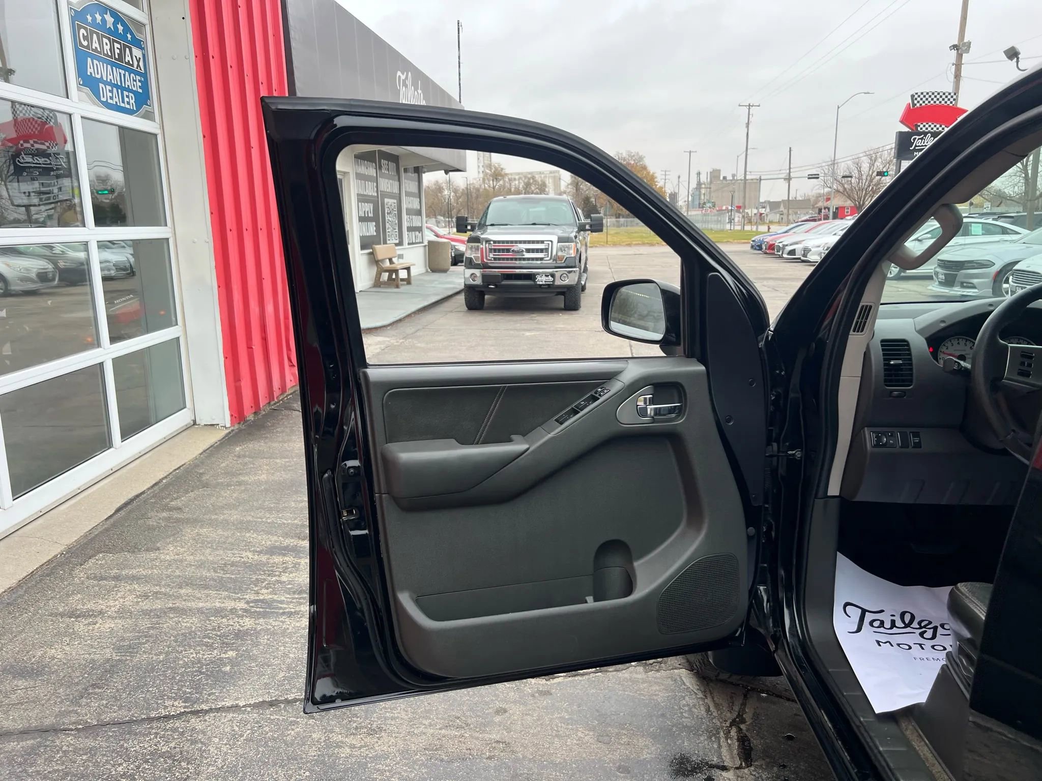 Used 2012 Nissan Frontier PRO-4X w/ Pro-4x Luxury Pkg image 9