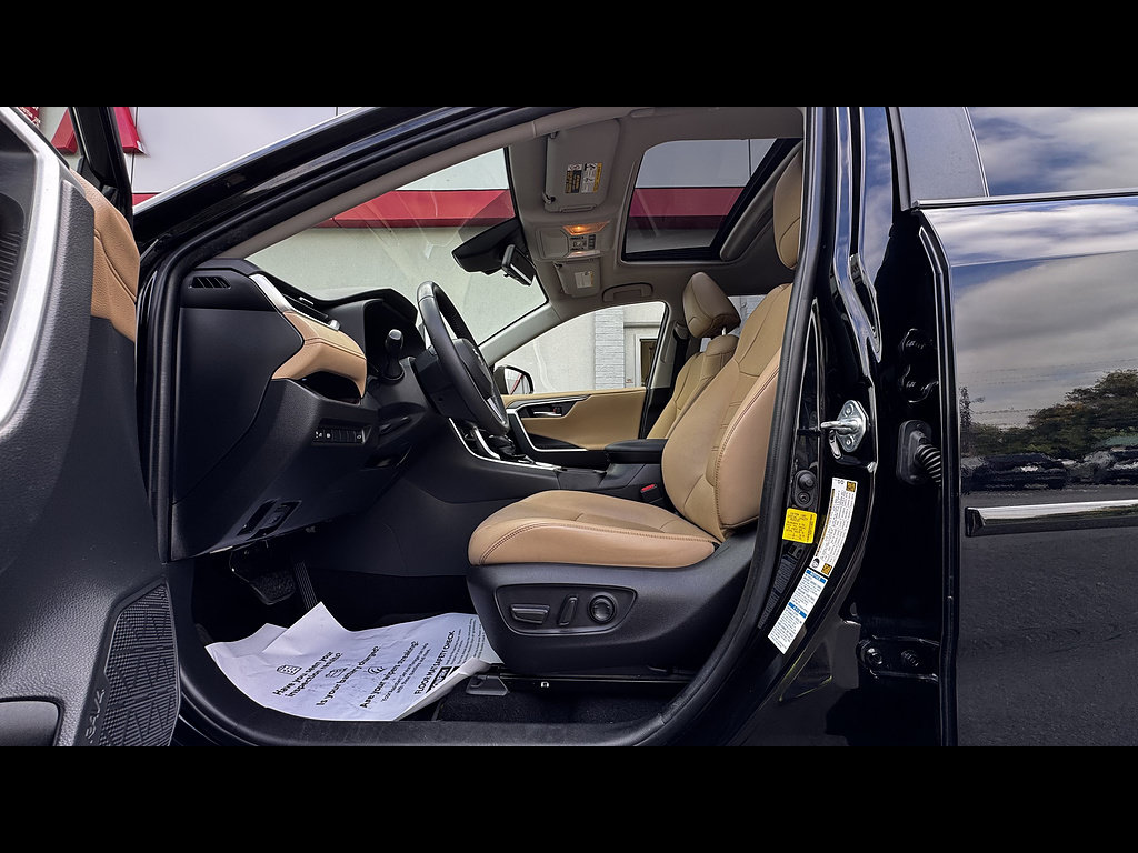 Used 2019 Toyota RAV4 Limited w/ Carpet Mat Package AWD/4WD image 20