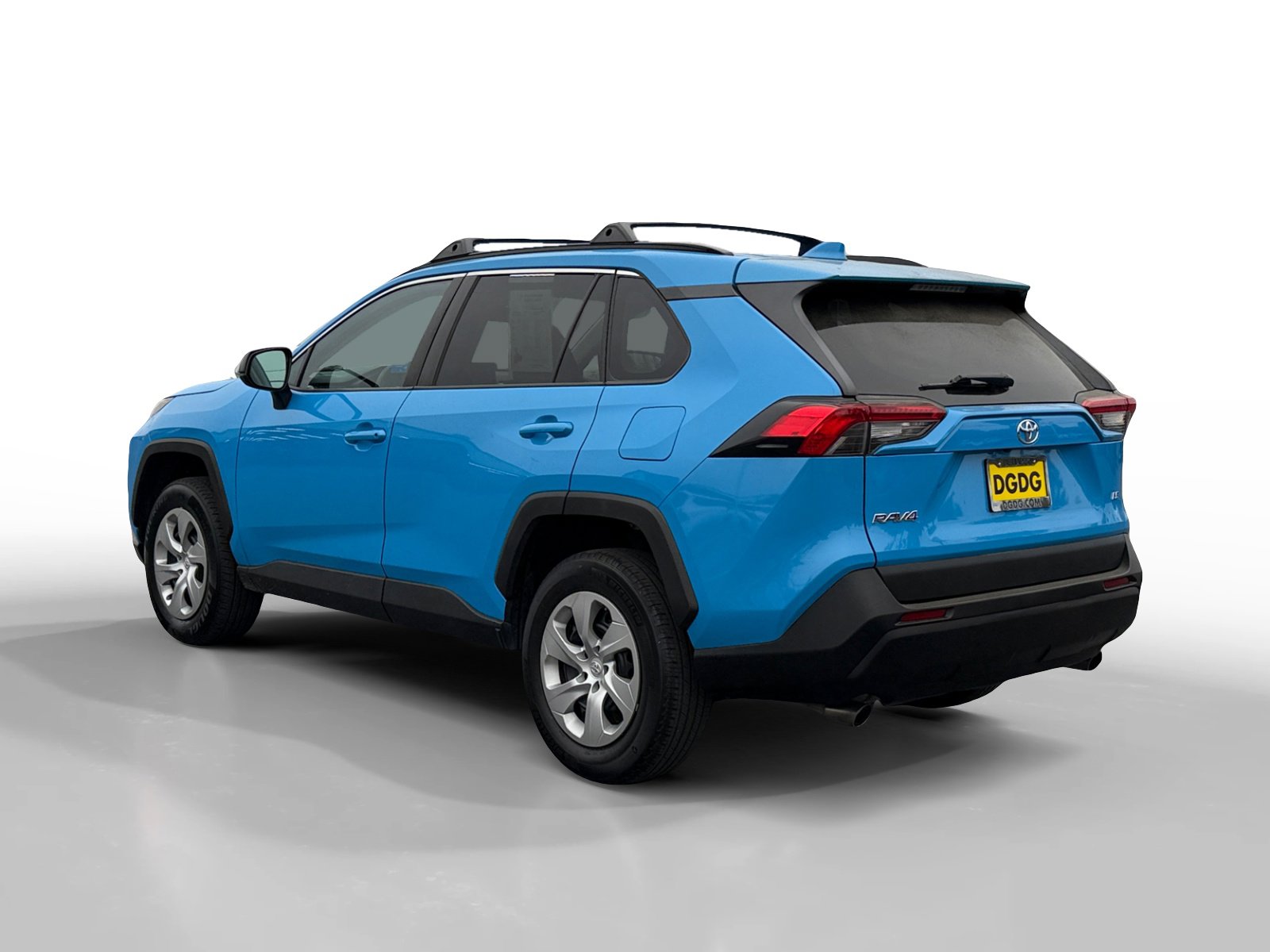 Used 2021 Toyota RAV4 LE image 3