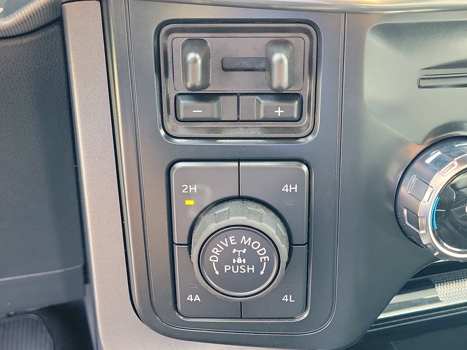 Used 2025 Ford F150 Lariat w/ Equipment Group 501A Mid AWD/4WD image 26