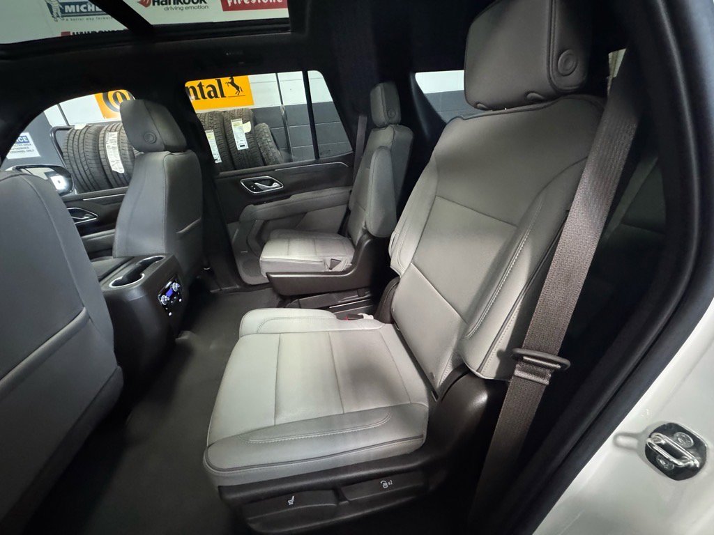 Used 2022 GMC Yukon SLT w/ SLT Premium Package image 12