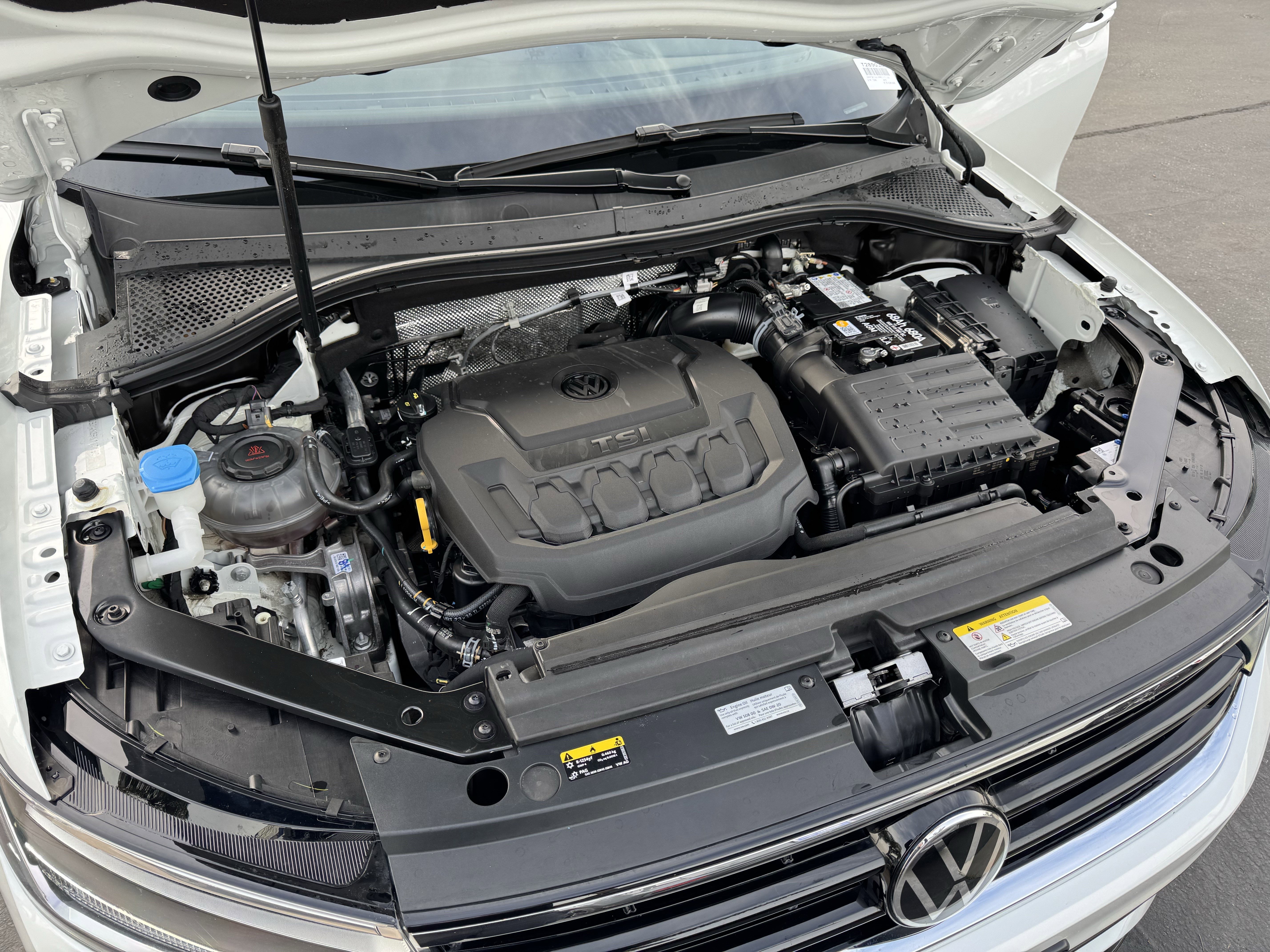 Used 2023 Volkswagen Tiguan SE R-Line image 36