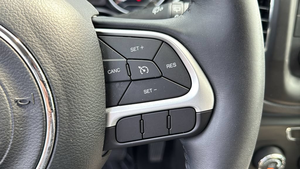 Used 2017 Jeep Compass Sport w/ Cold Weather Group AWD/4WD image 13