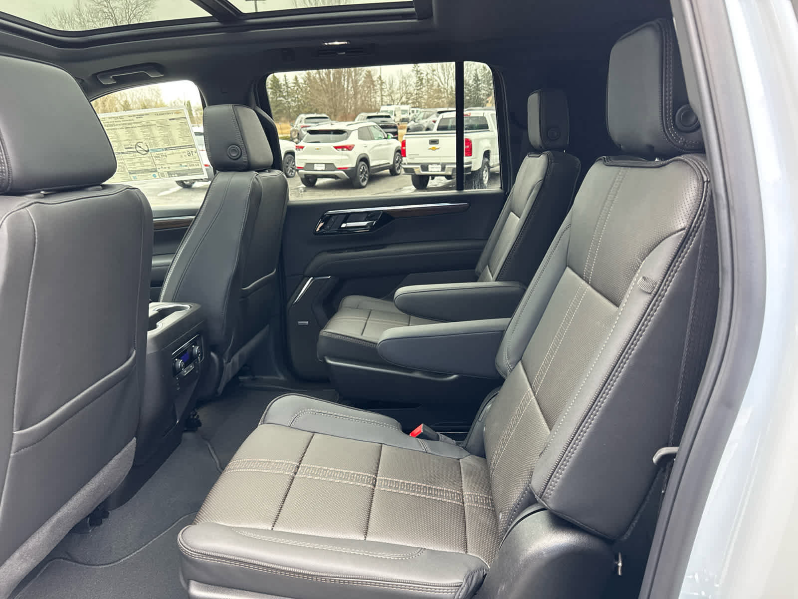 New 2026 Chevrolet Suburban High Country image 20