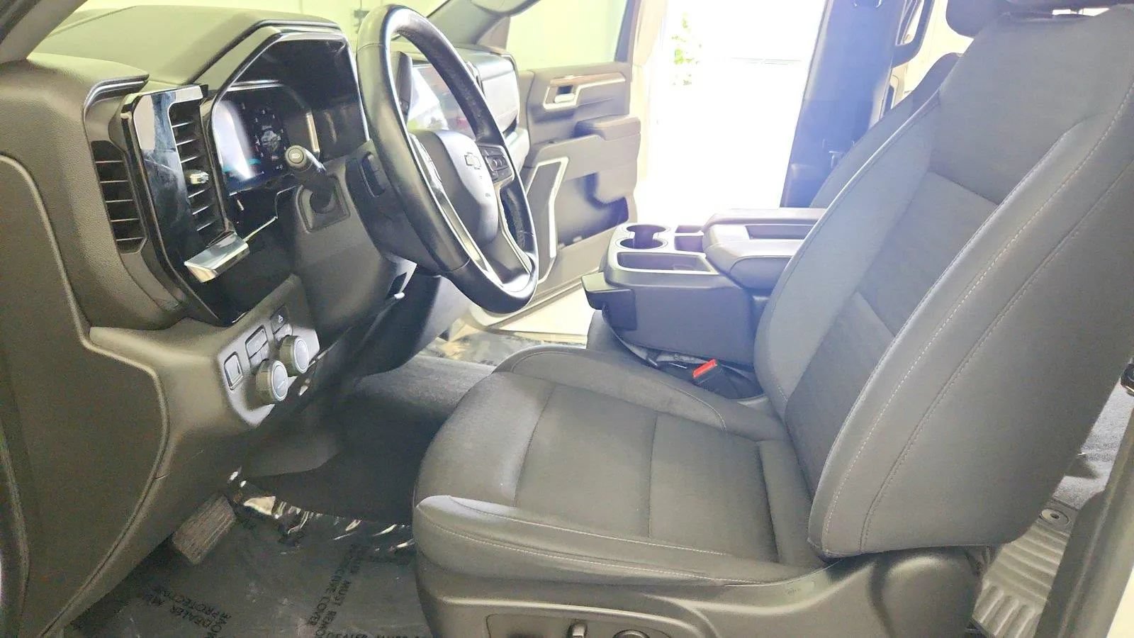 Used 2023 Chevrolet Silverado 1500 LT AWD/4WD image 15