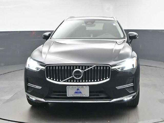 Used 2023 Volvo XC60 B5 Plus w/ Climate Package AWD/4WD image 3