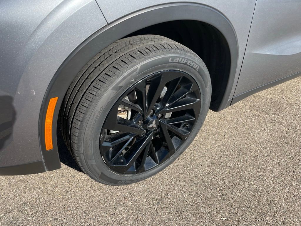 Used 2023 Mitsubishi Outlander SE Black Edition image 3