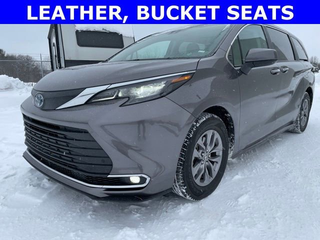 Used 2024 Toyota Sienna XLE image 3