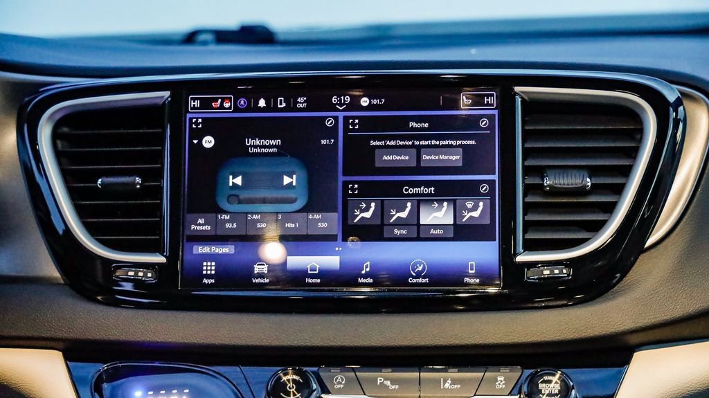 Certified 2024 Chrysler Pacifica Touring-L image 17