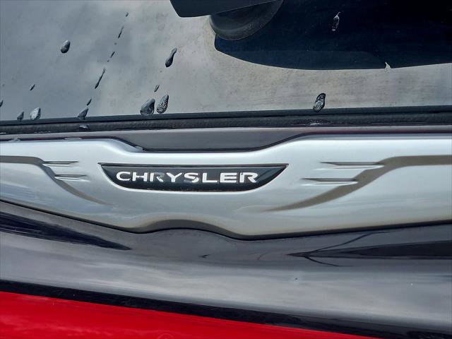 Used 2024 Chrysler Pacifica Touring-L FWD image 24