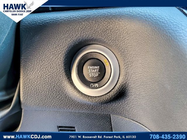 Used 2025 Chrysler Pacifica Limited FWD image 16
