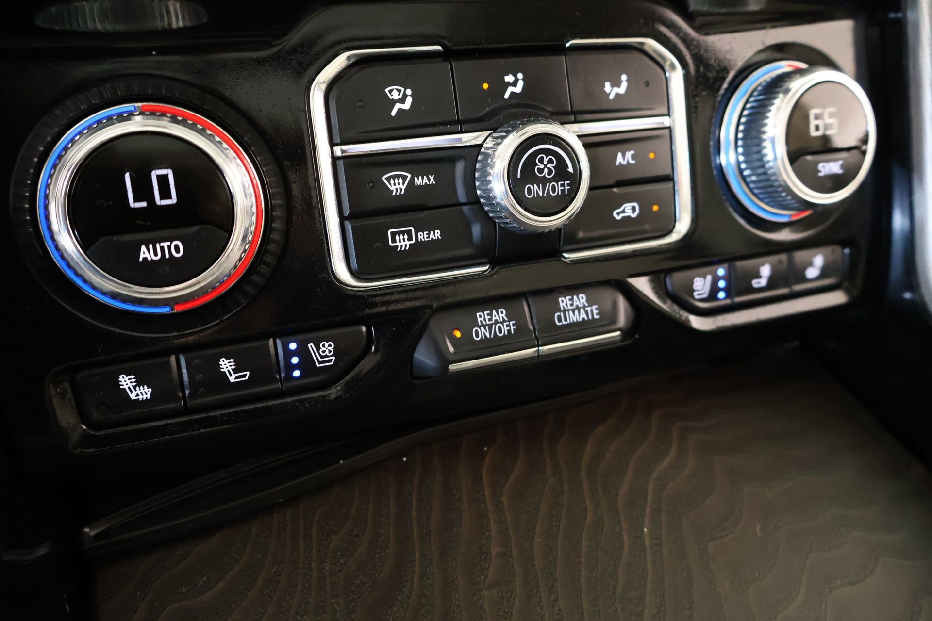 Used 2024 GMC Yukon Denali image 7