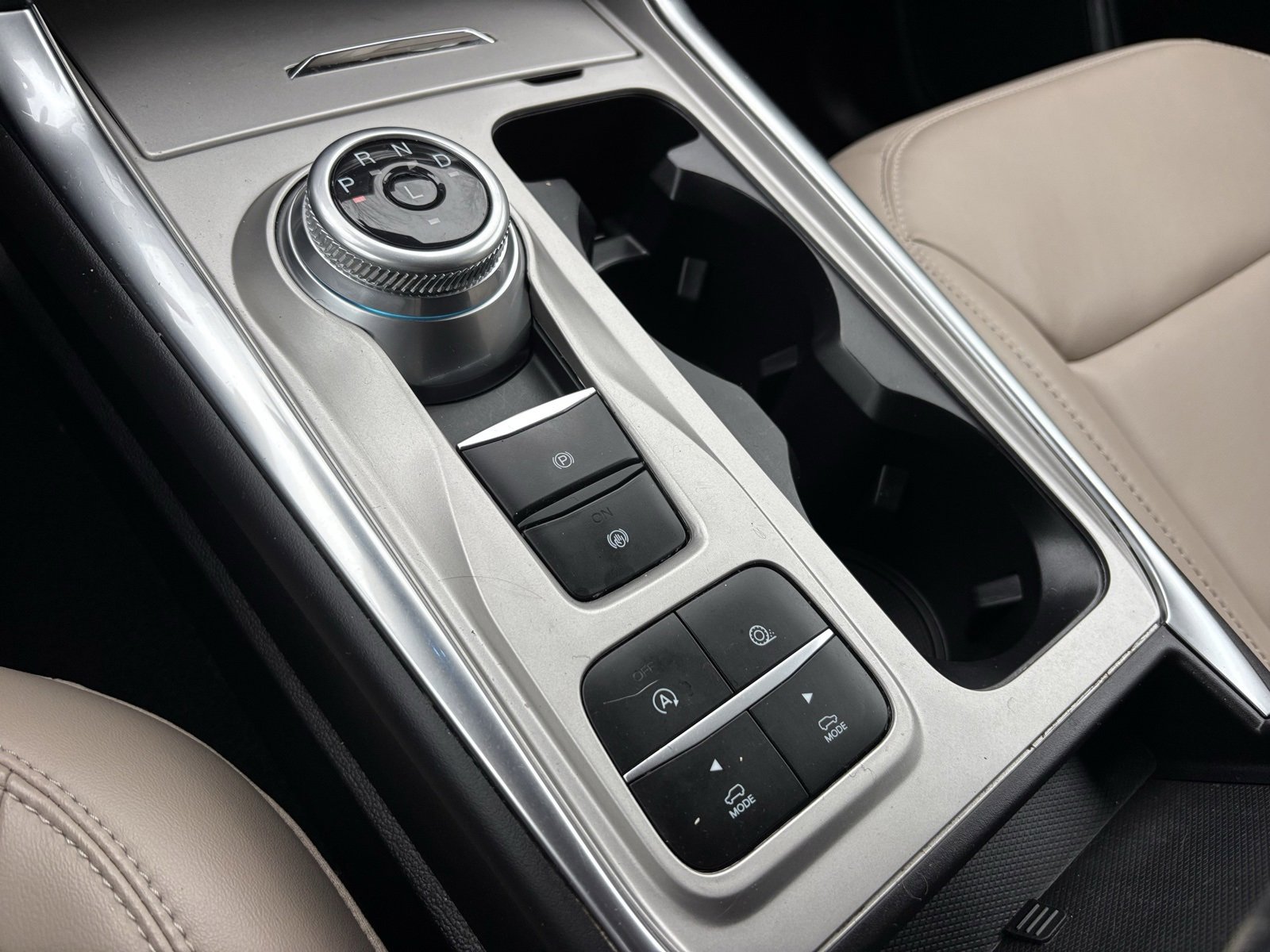 Used 2023 Ford Explorer XLT w/ Equipment Group 202A image 25