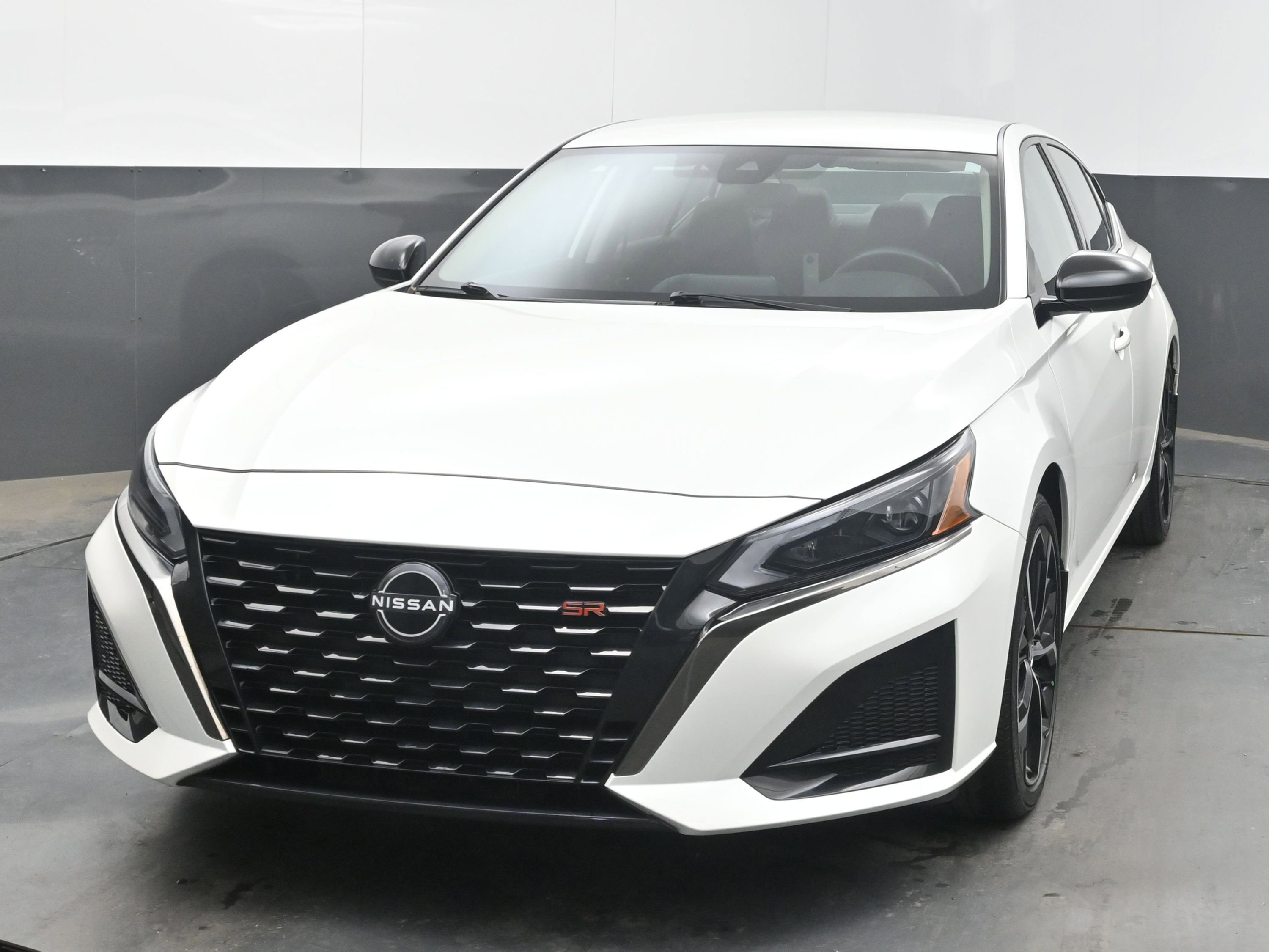 Certified 2024 Nissan Altima 2.5 SR image 3