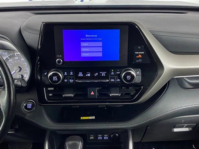 Used 2023 Toyota Highlander XLE image 16