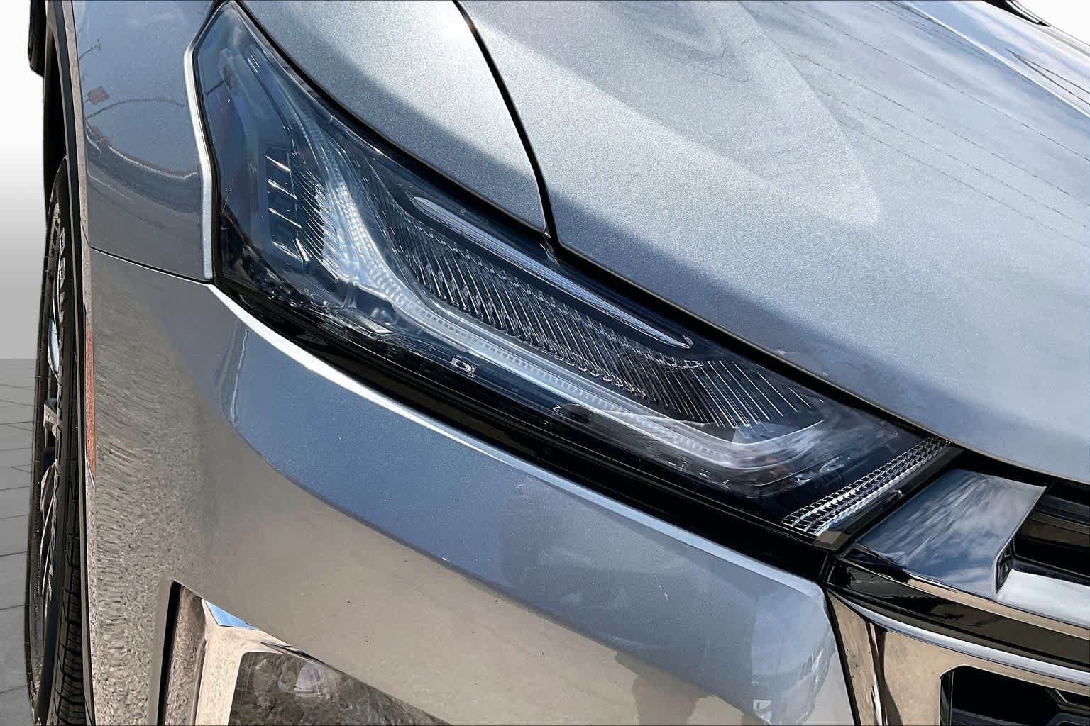 Used 2023 Chevrolet Traverse RS w/ LPO, Floor Liner Package FWD image 27
