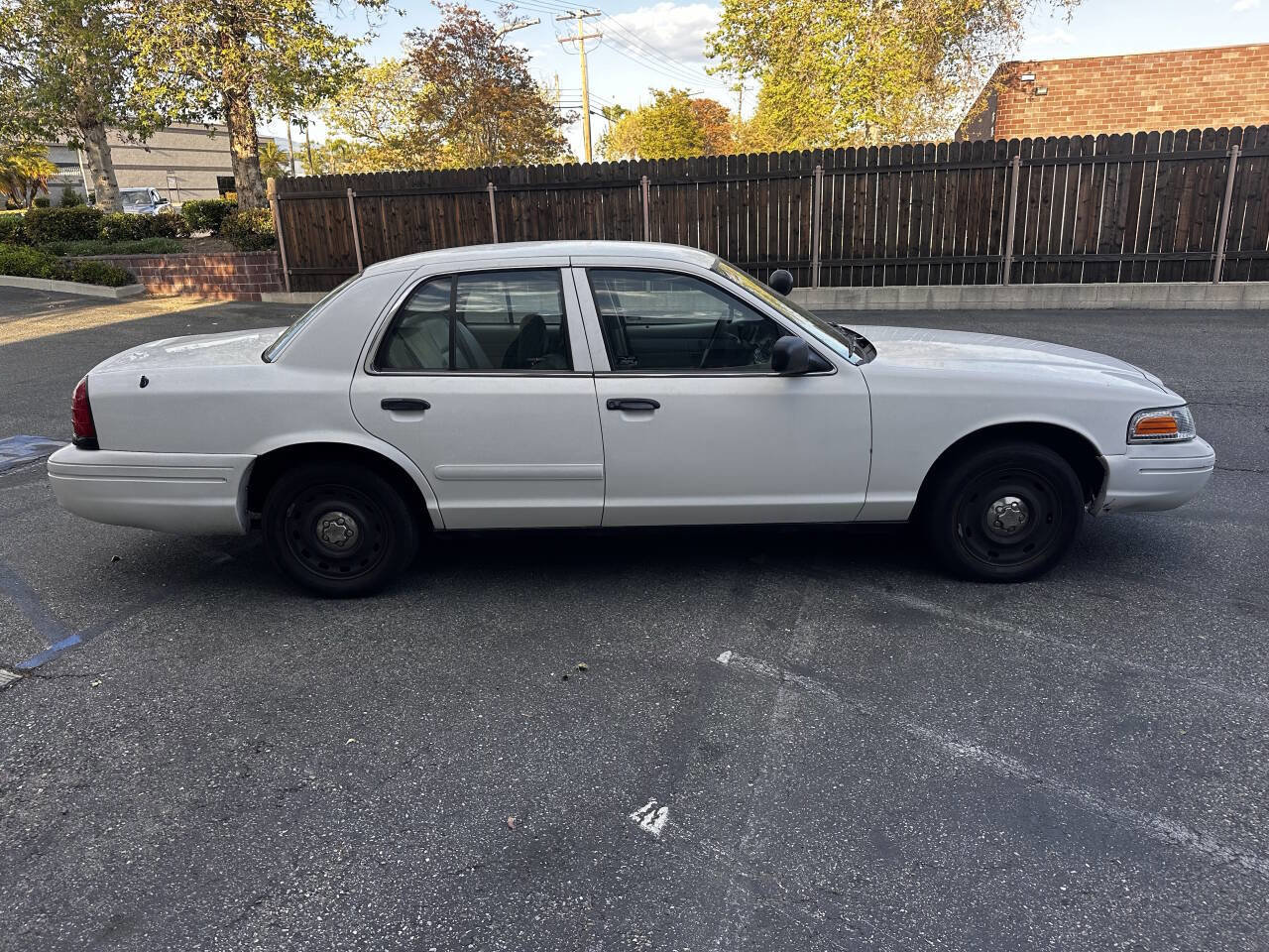 Used 2005 Ford Crown Victoria Police Interceptor RWD image 5