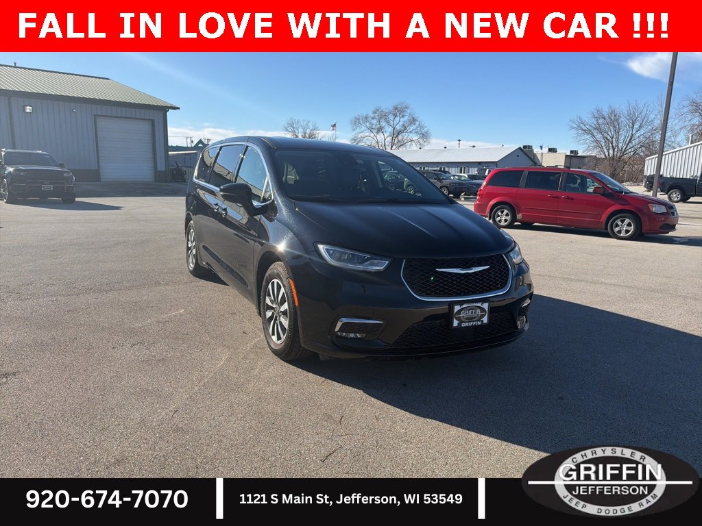 Used 2024 Chrysler Pacifica Select image 4