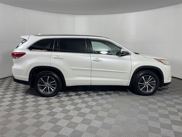Certified 2017 Toyota Highlander XLE AWD/4WD image 8