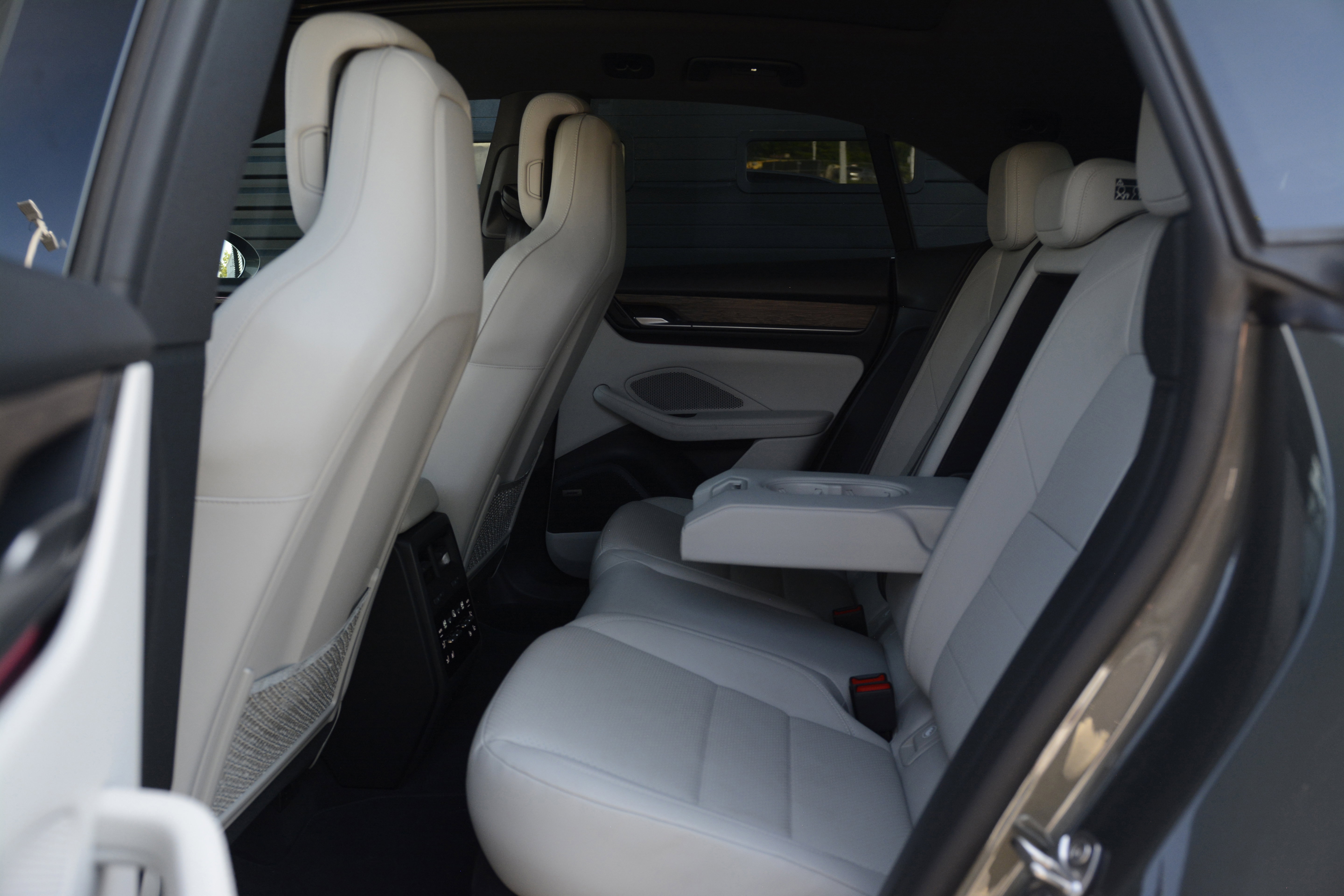 Certified 2025 Porsche Macan 4S Electric AWD/4WD image 29