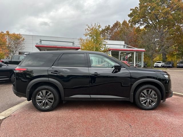 Used 2024 Nissan Pathfinder S image 6