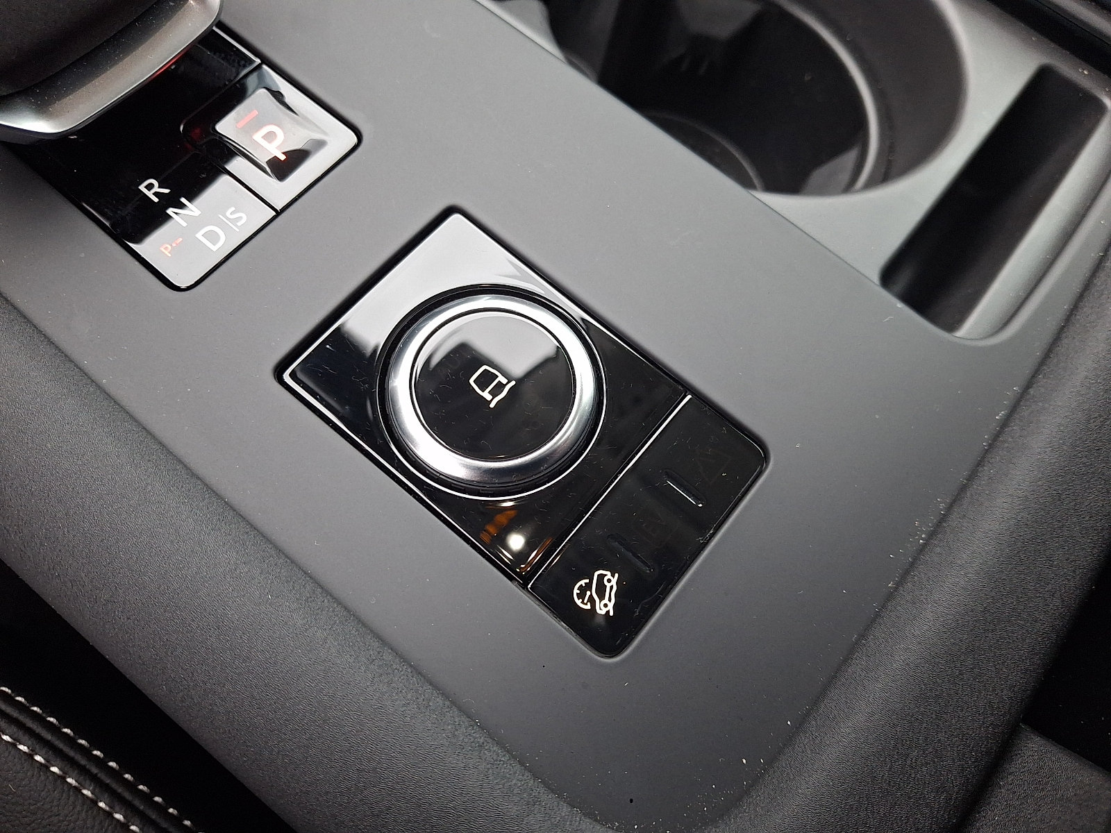 New 2026 Land Rover Discovery S AWD/4WD image 19