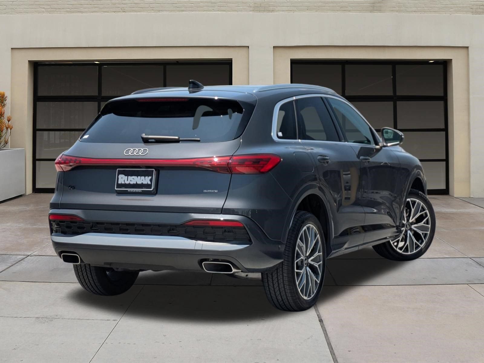 Used 2025 Audi Q5 Premium Plus w/ Premium Plus AWD/4WD image 4