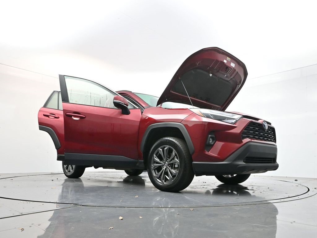 Used 2023 Toyota RAV4 XLE Premium image 34