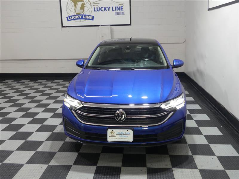 Used 2024 Volkswagen Jetta SE FWD image 3