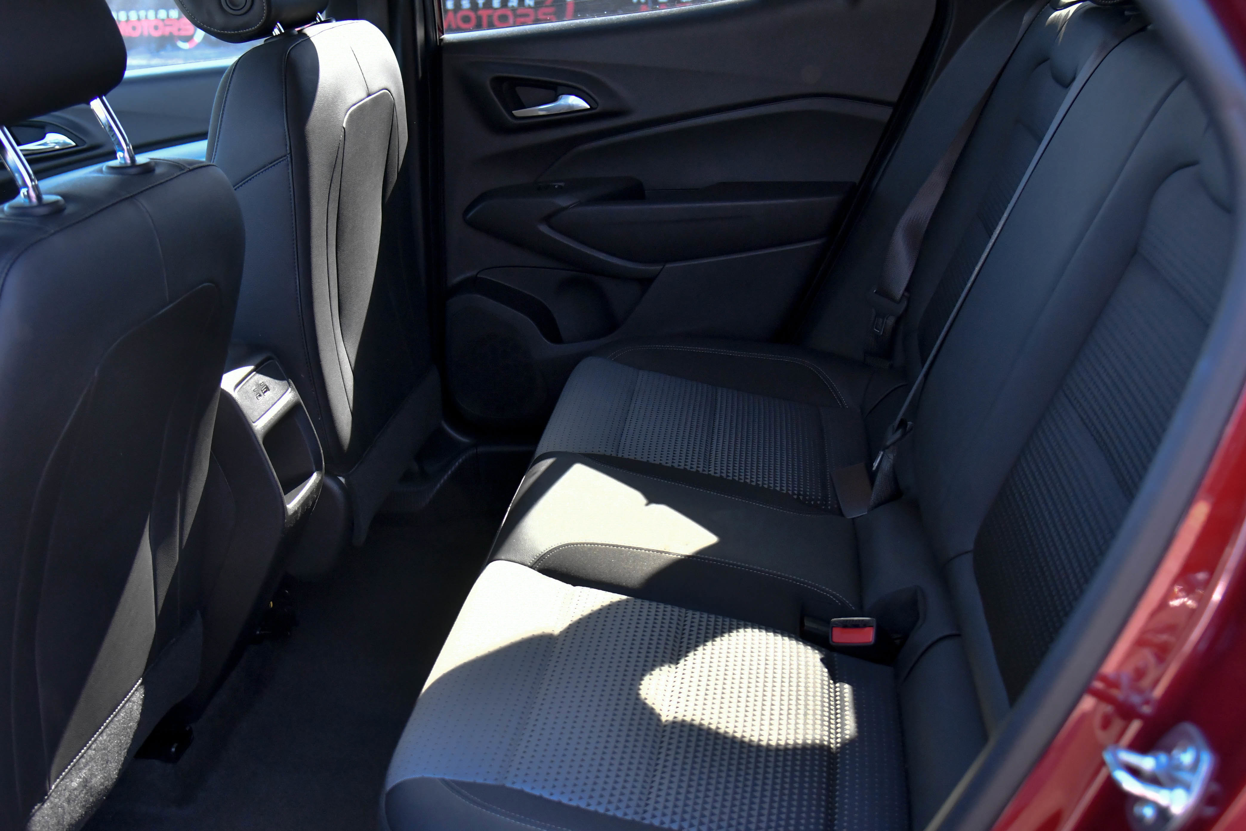 Used 2025 Chevrolet Trax LT w/ LT Convenience Package image 33