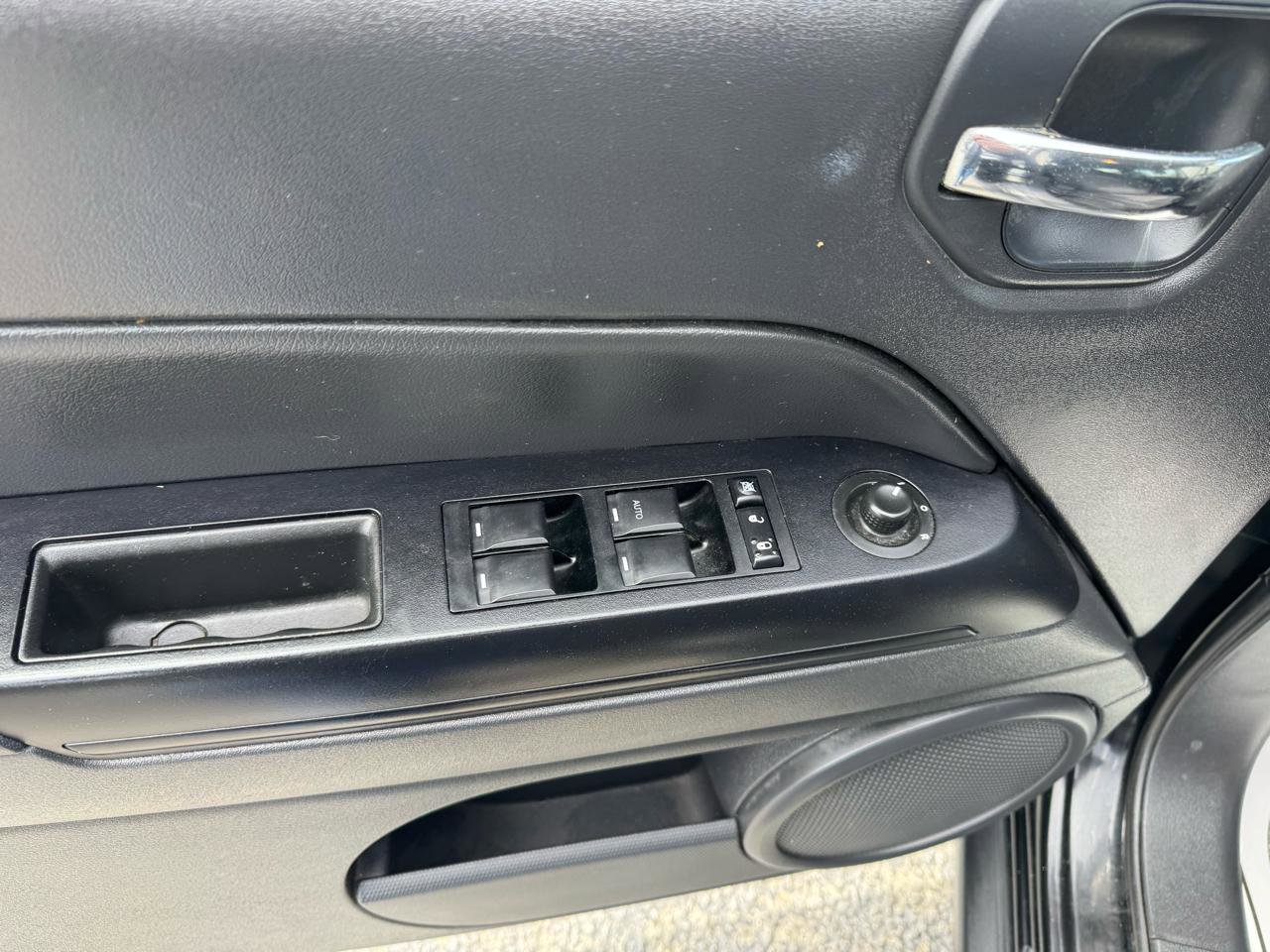 Used 2012 Jeep Patriot Latitude w/ Altitude Pkg image 14