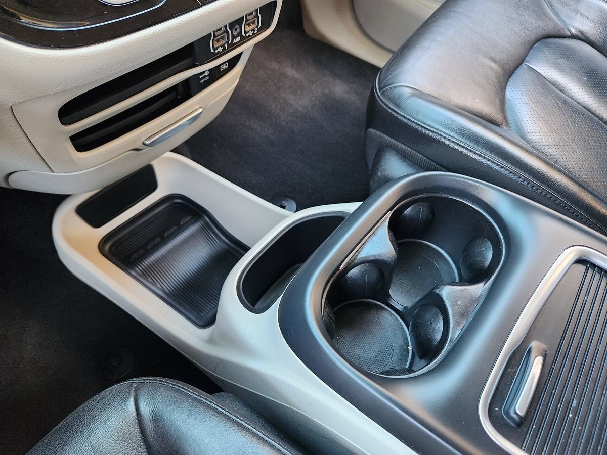 Used 2022 Chrysler Pacifica Touring-L FWD image 40