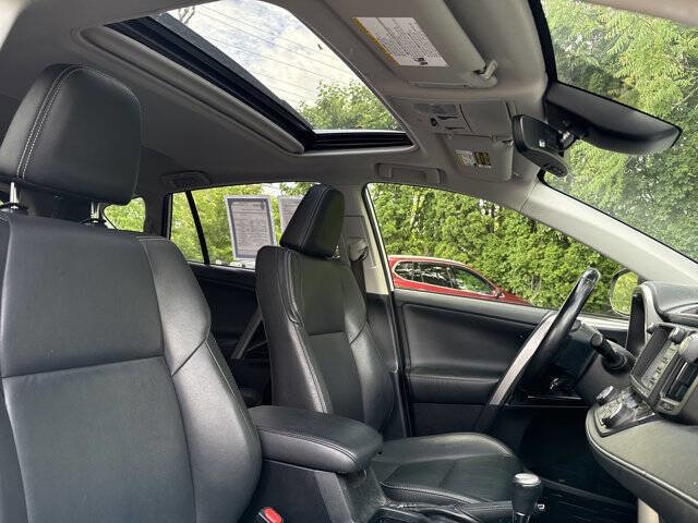 Used 2016 Toyota RAV4 Limited image 9