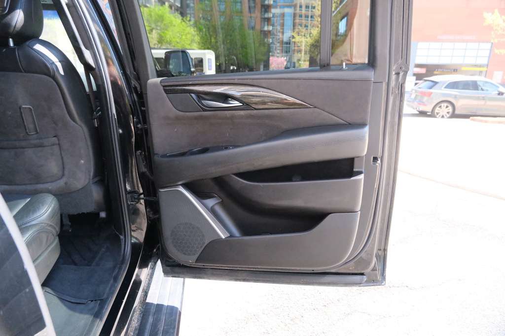 Used 2019 Cadillac Escalade ESV Platinum AWD/4WD image 28