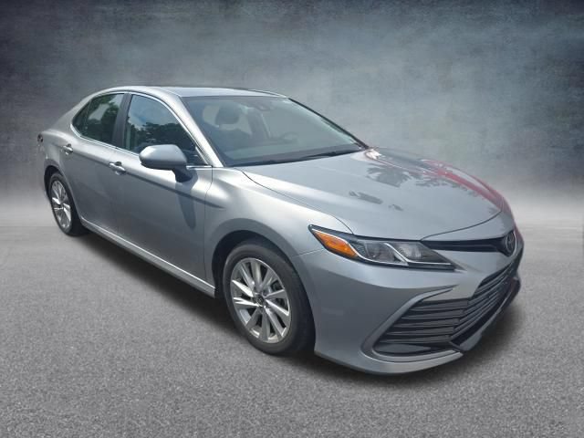 Used 2024 Toyota Camry LE FWD image 9