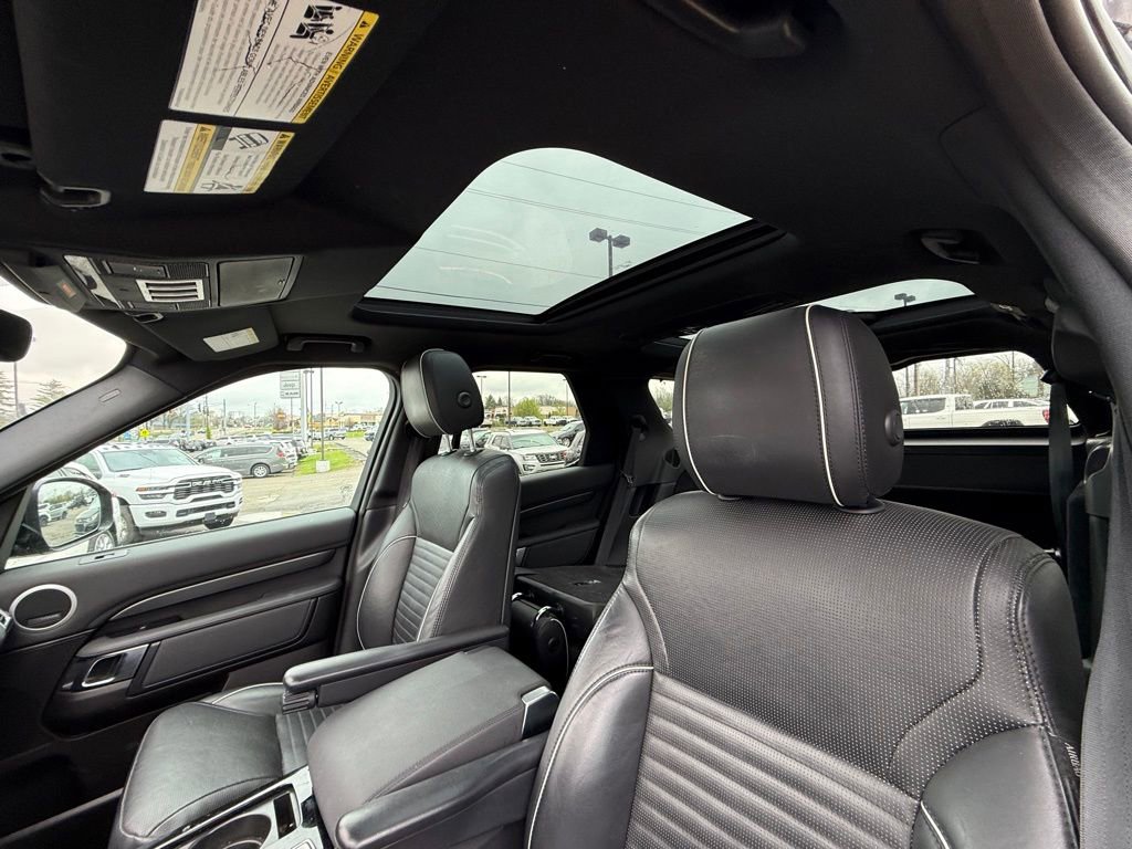 Used 2017 Land Rover Discovery HSE image 13