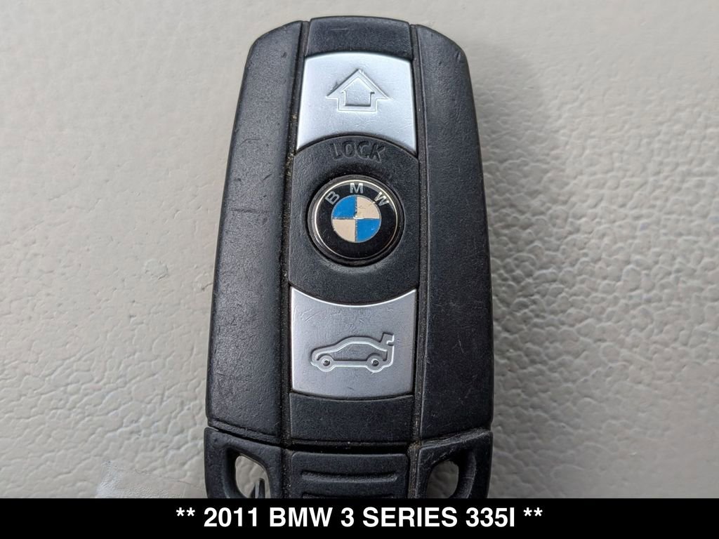 Used 2011 BMW 335i Convertible image 28