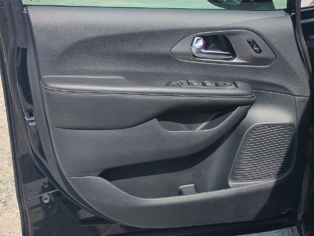 New 2026 Chrysler Pacifica Select FWD image 24